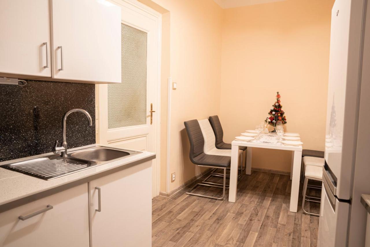 Helen Homestay Vaclavske Namesti Praha Bagian luar foto