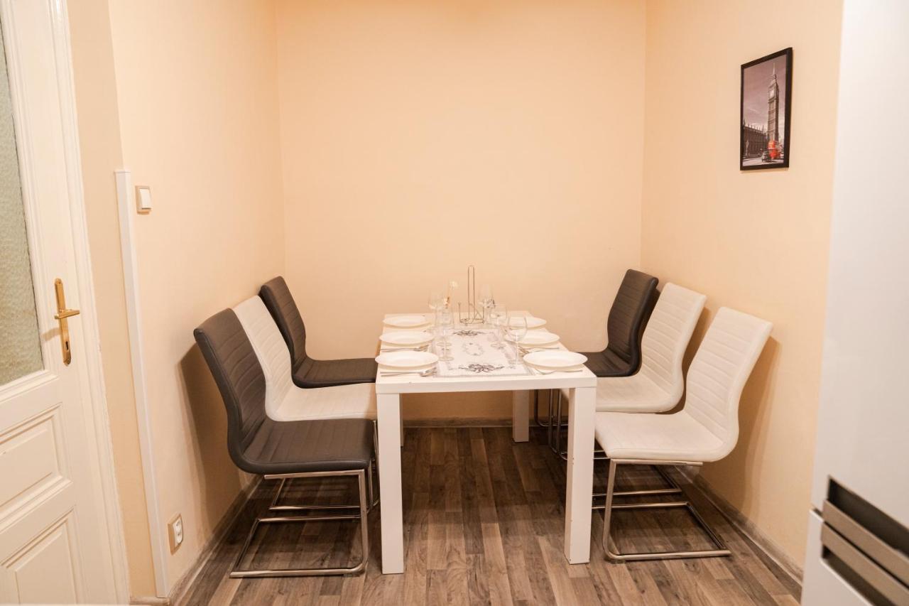 Helen Homestay Vaclavske Namesti Praha Bagian luar foto