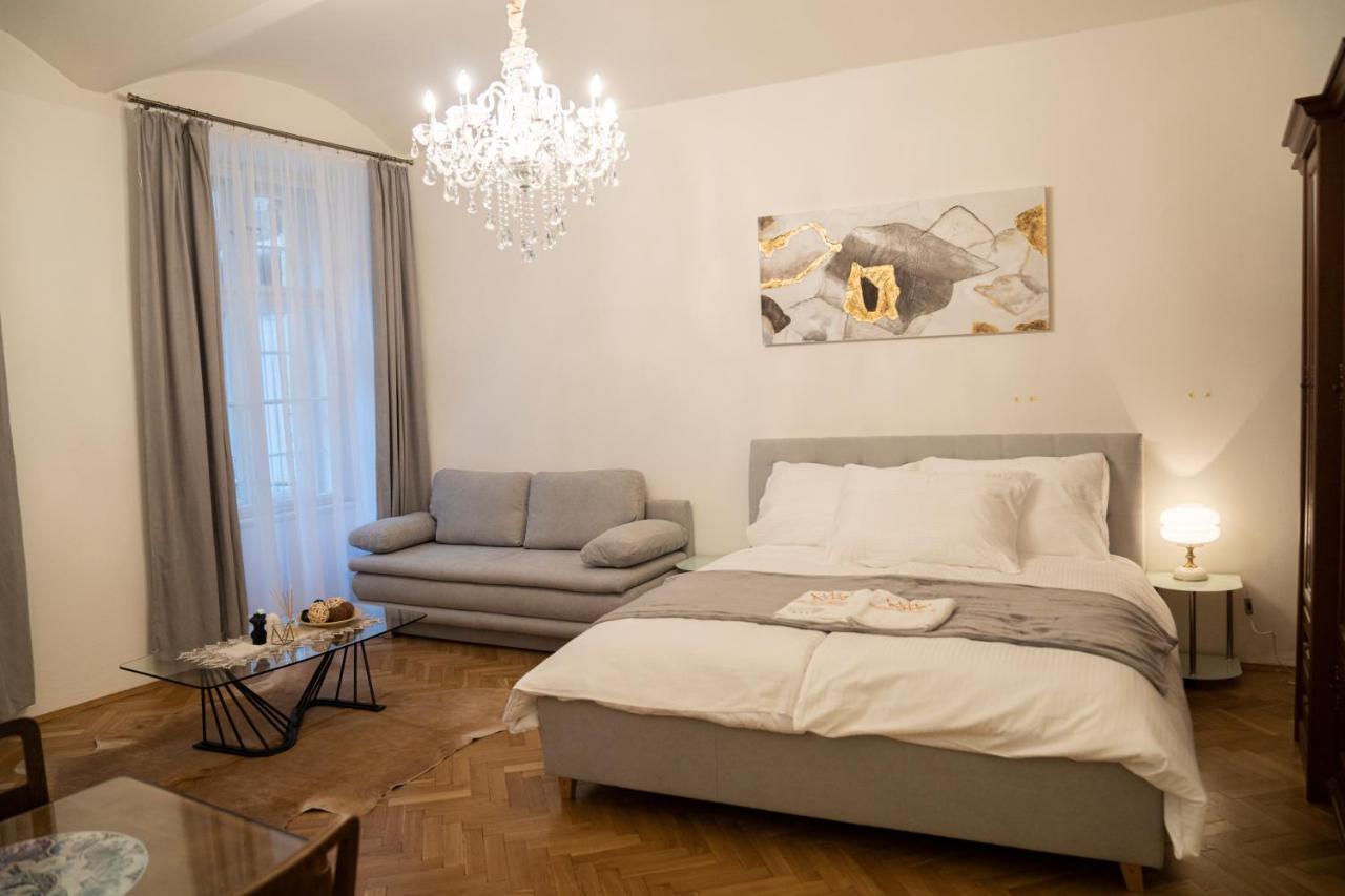 Helen Homestay Vaclavske Namesti Praha Bagian luar foto
