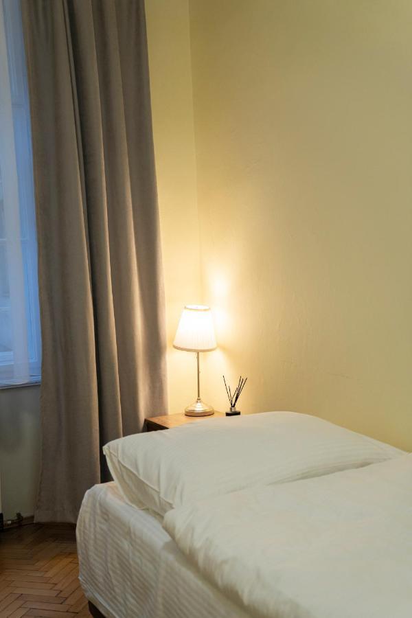 Helen Homestay Vaclavske Namesti Praha Bagian luar foto
